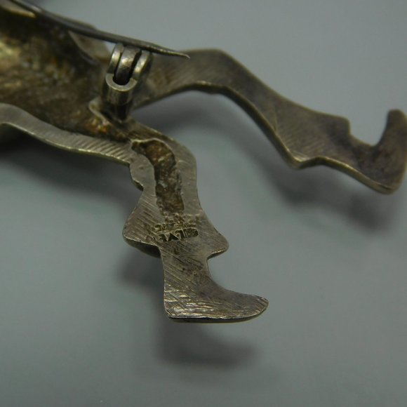 Sterling Brooch A Person Carrying Water Signed - Picture 4 of 4